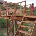Ponte de madeira no Colônia Terra Nova
