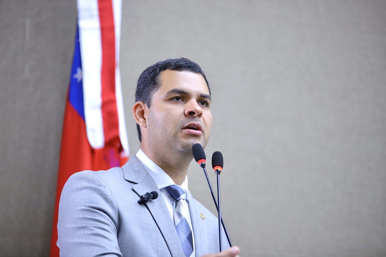 Saullo Vianna apresenta PL pra proibir comercialização de cigarro eletrônico no AM