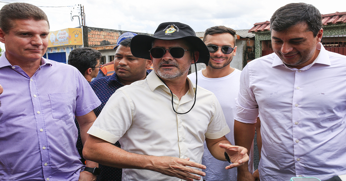 David Almeida e Wilson Lima fiscalizam obras do ‘Asfalta Manaus’ na Zona Norte