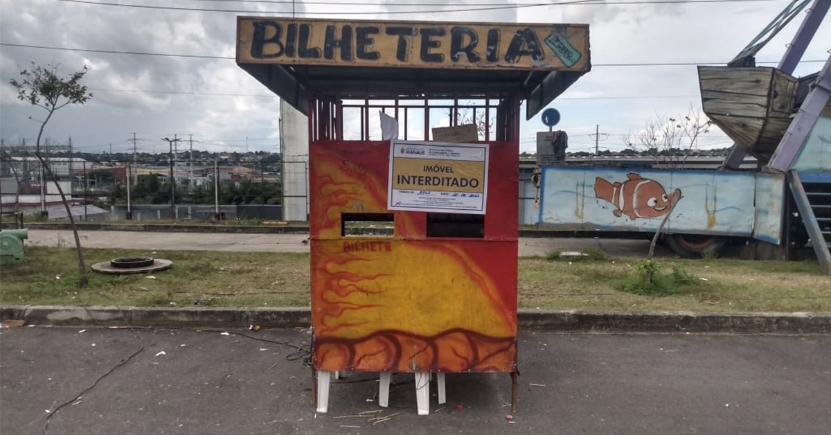 Parque de diversão com roda gigante quebrada é interditado em Manaus