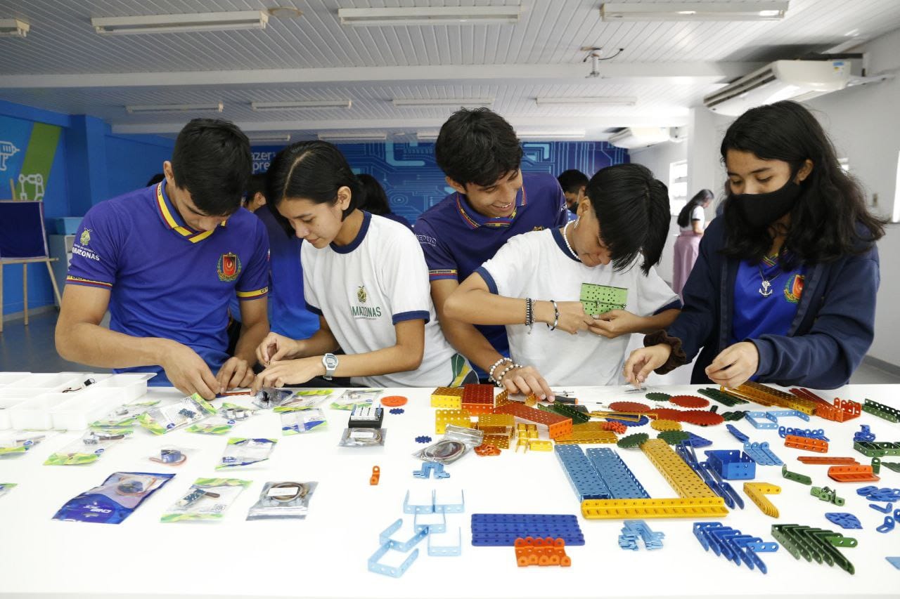 Laboratórios de robótica para escolas estaduais de Parintins