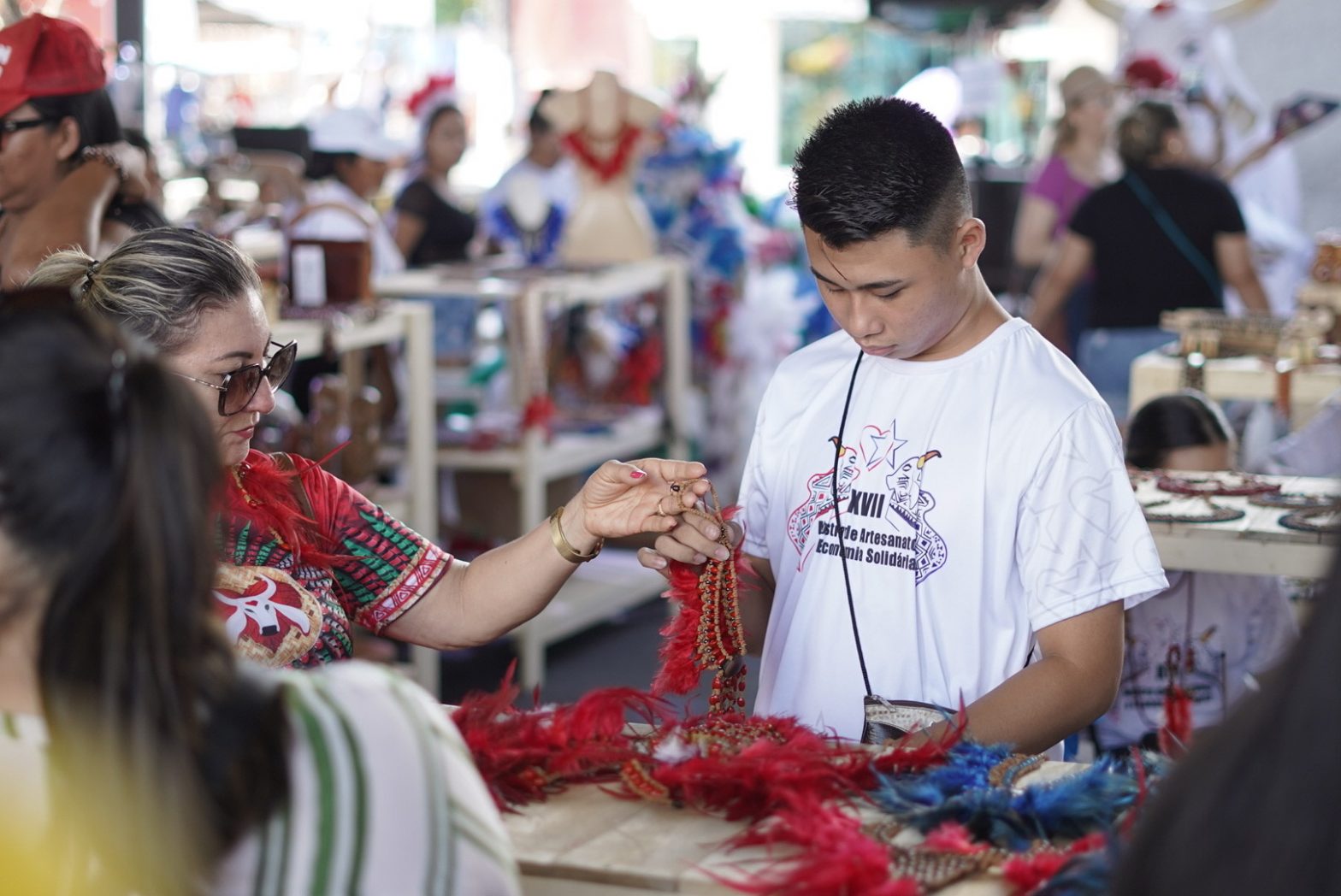 Artesãos arrecadam mais de R$ 500 mil na 17ª Mostra de Artesanato e Economia Solidária em Parintins