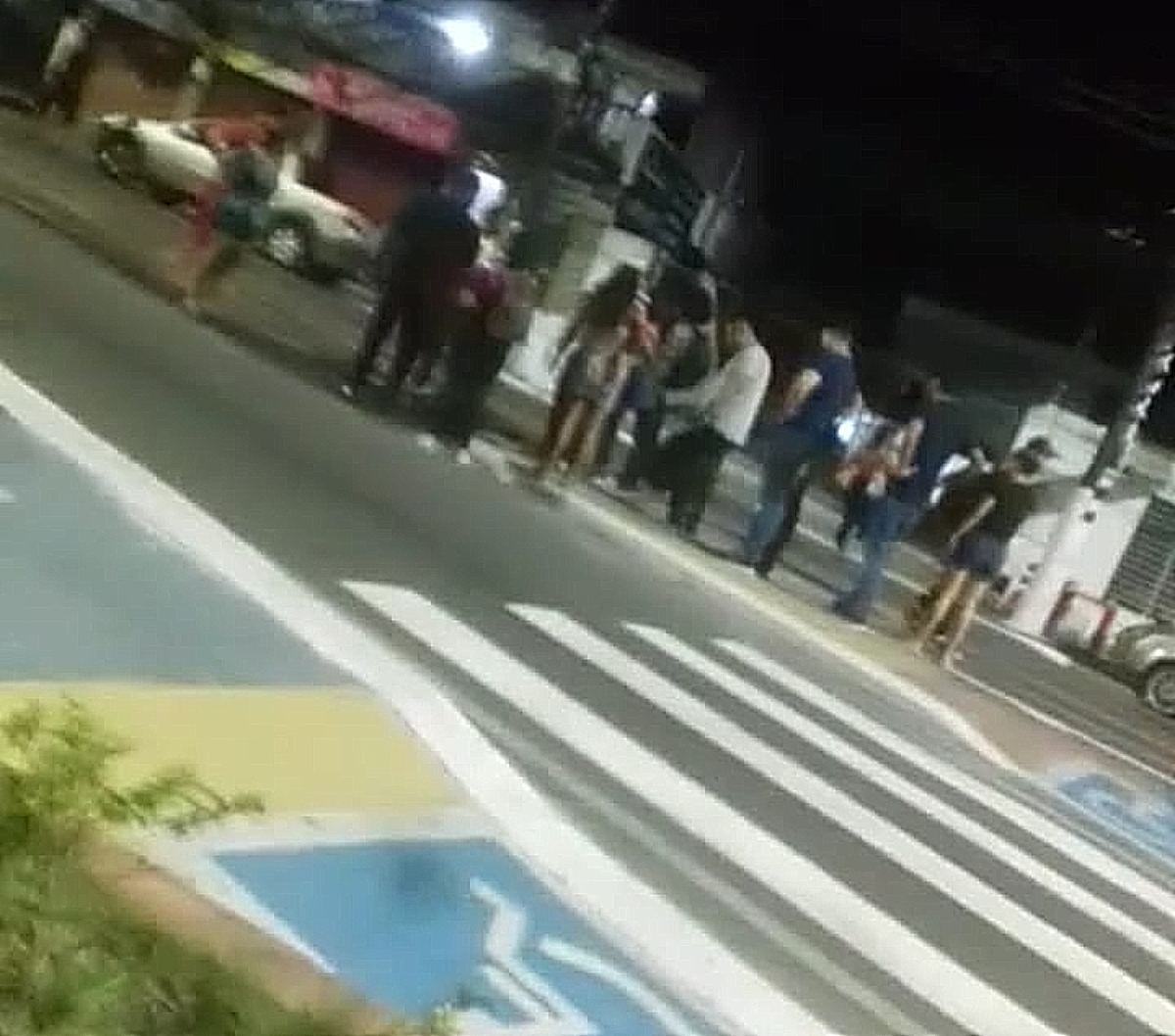 Vídeo: homem morre atropelado na faixa de pedestres em Manaus
