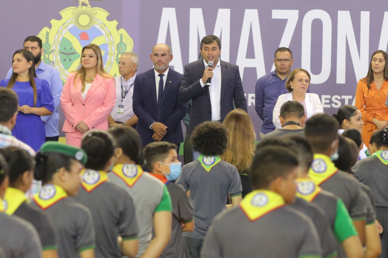 Alunos do projeto “Escola Segura, Aluno Cidadão” recebem patentes em Manaus