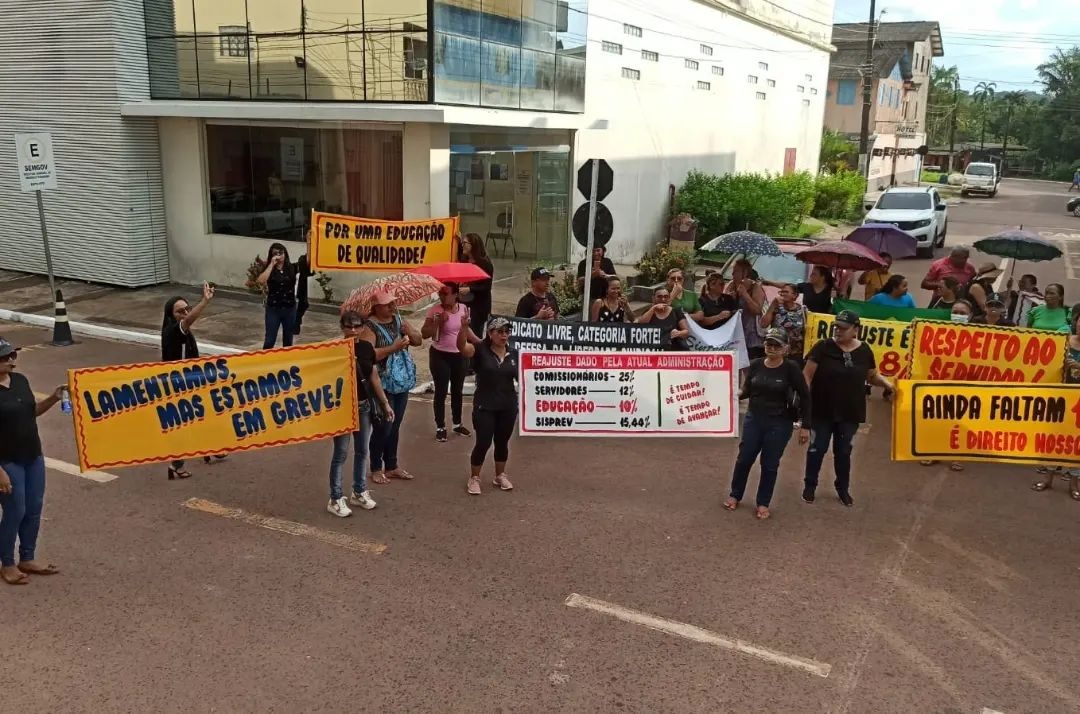 Professores de Presidente Figueiredo relatam descaso da prefeitura e paralisam as atividades