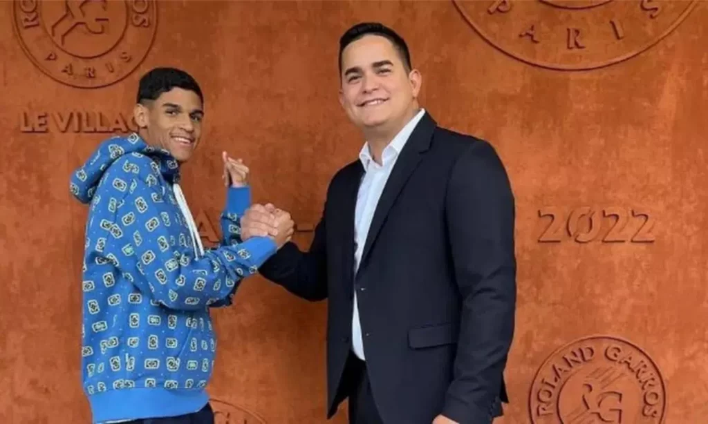 Luva de Pedreiro e Ex-empresário