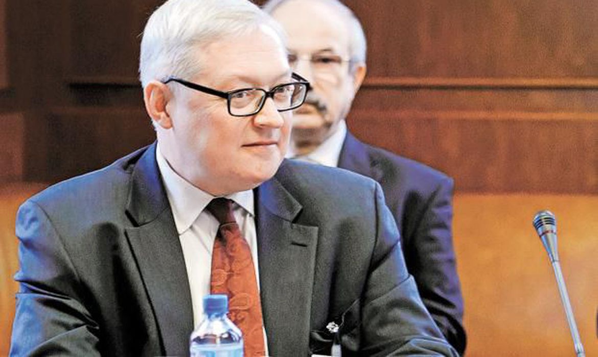 Rússia alerta contra envio de sistema avançado de foguetes à Ucrânia