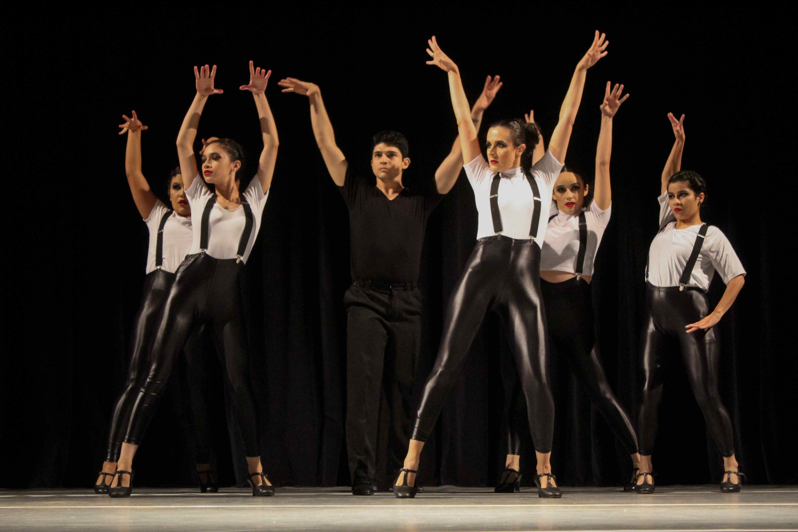 Escola abre vagas para cursos de teatro, cinema, canto, dança e jazz