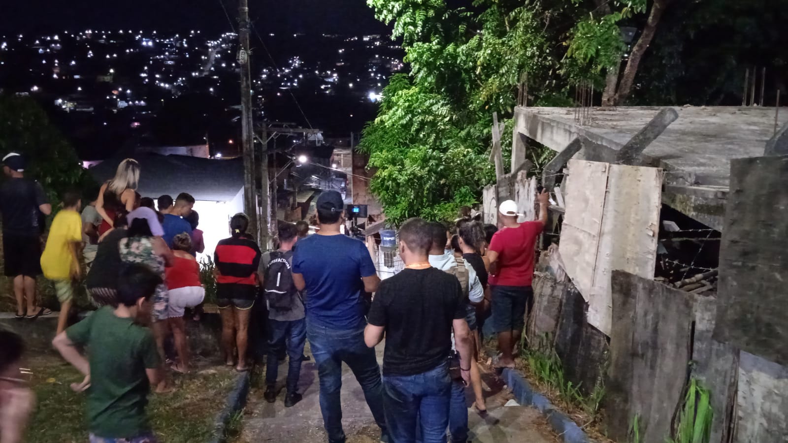 Criminosos matam homem a tiros e deixam outro ferido em área de mata em Manaus
