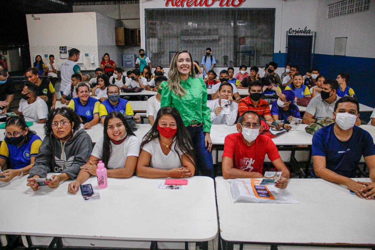 Alunos de escola municipal participam de palestra sobre empreendedorismo na CMM