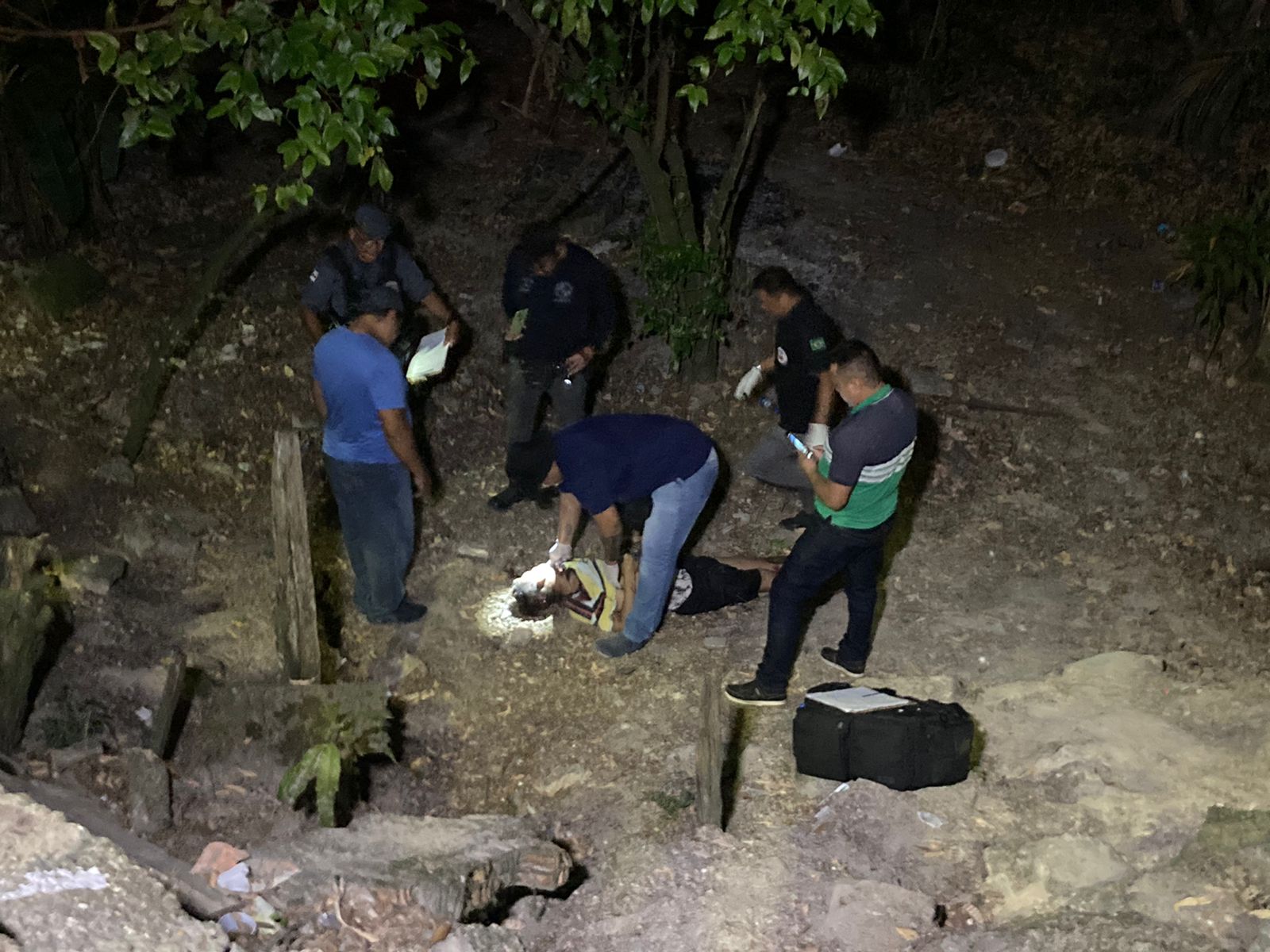 Assaltante de ônibus é capturado pela população e morto a terçadada e tiro na Zona Norte