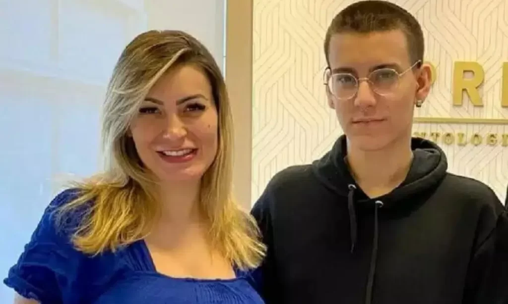 Andressa Urach e Filho