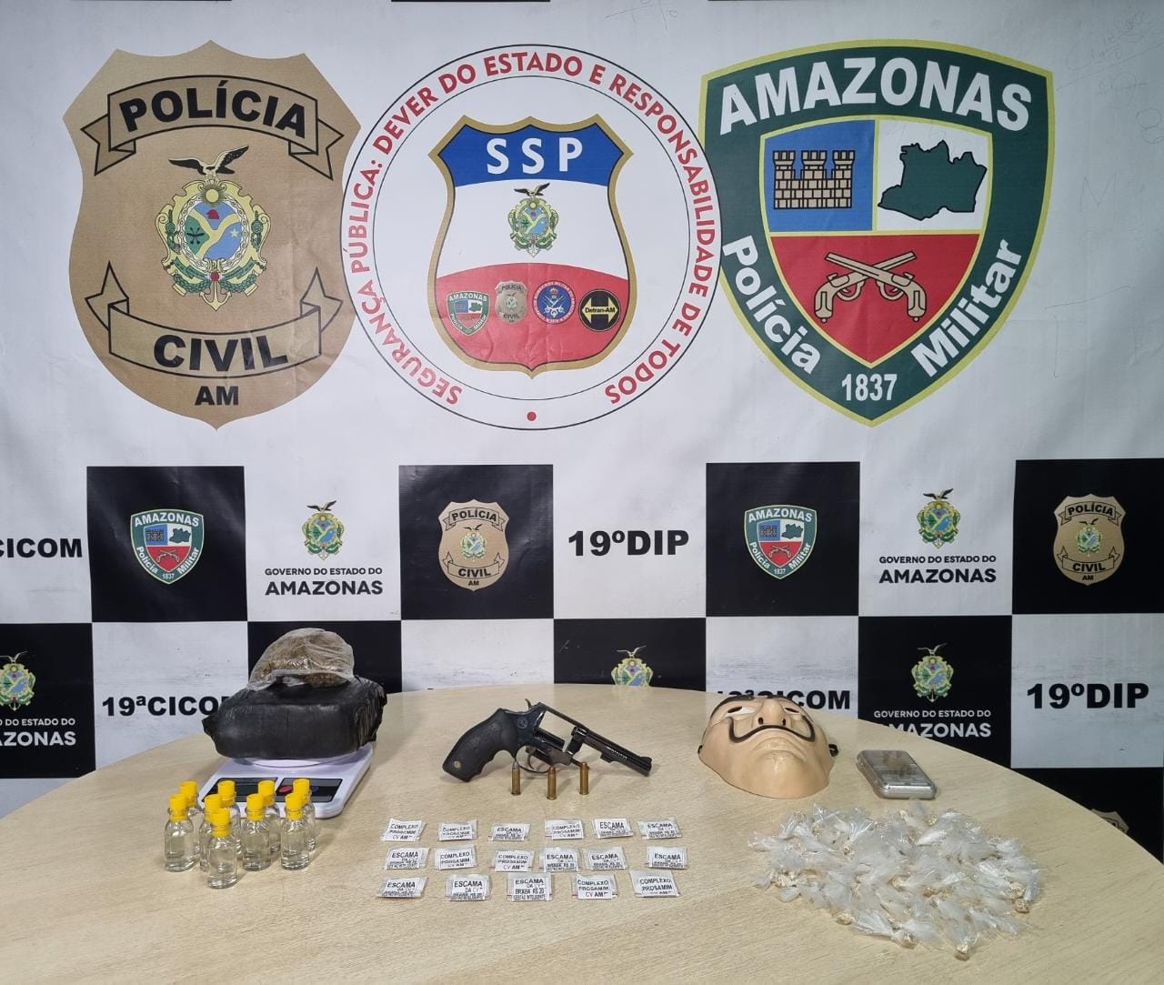 Com selo do CV e máscaras do Dalí, criminosos são presos em Manaus