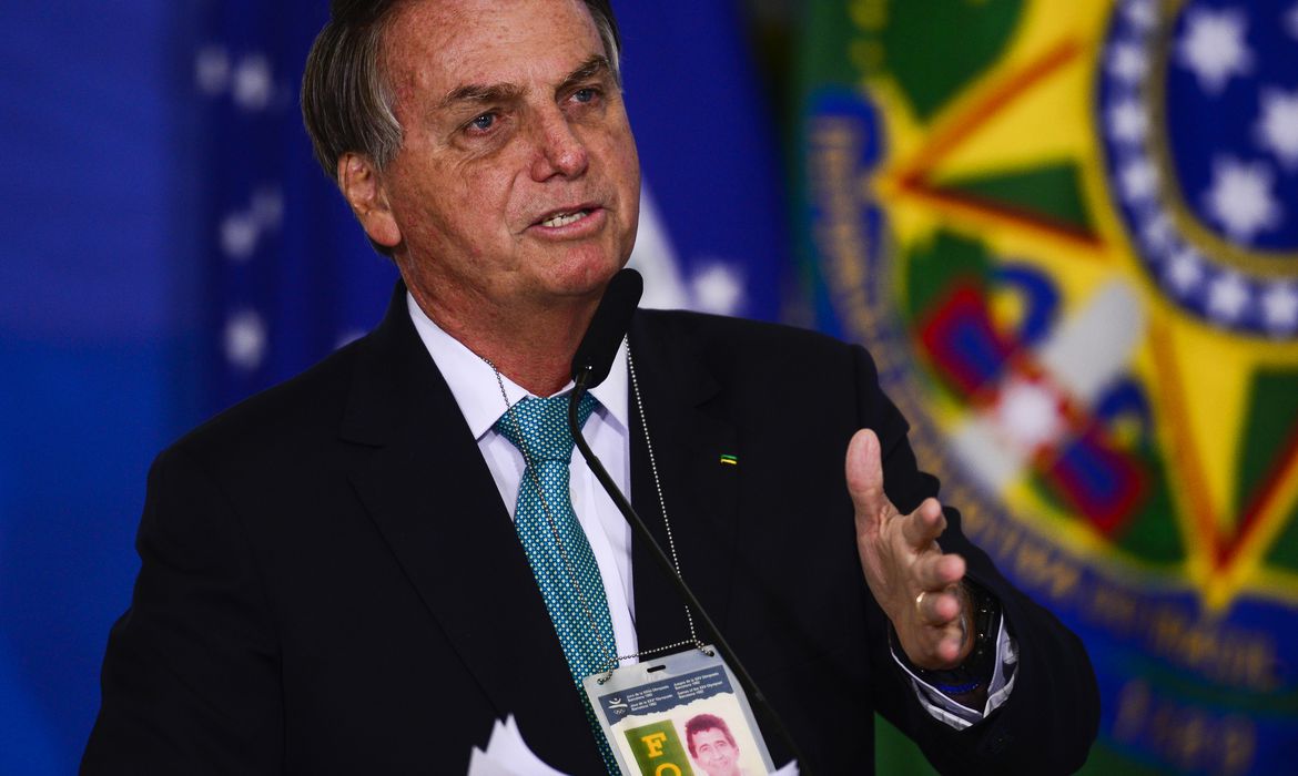 Bolsonaro critica governadores do NE que não reduziram ICMS