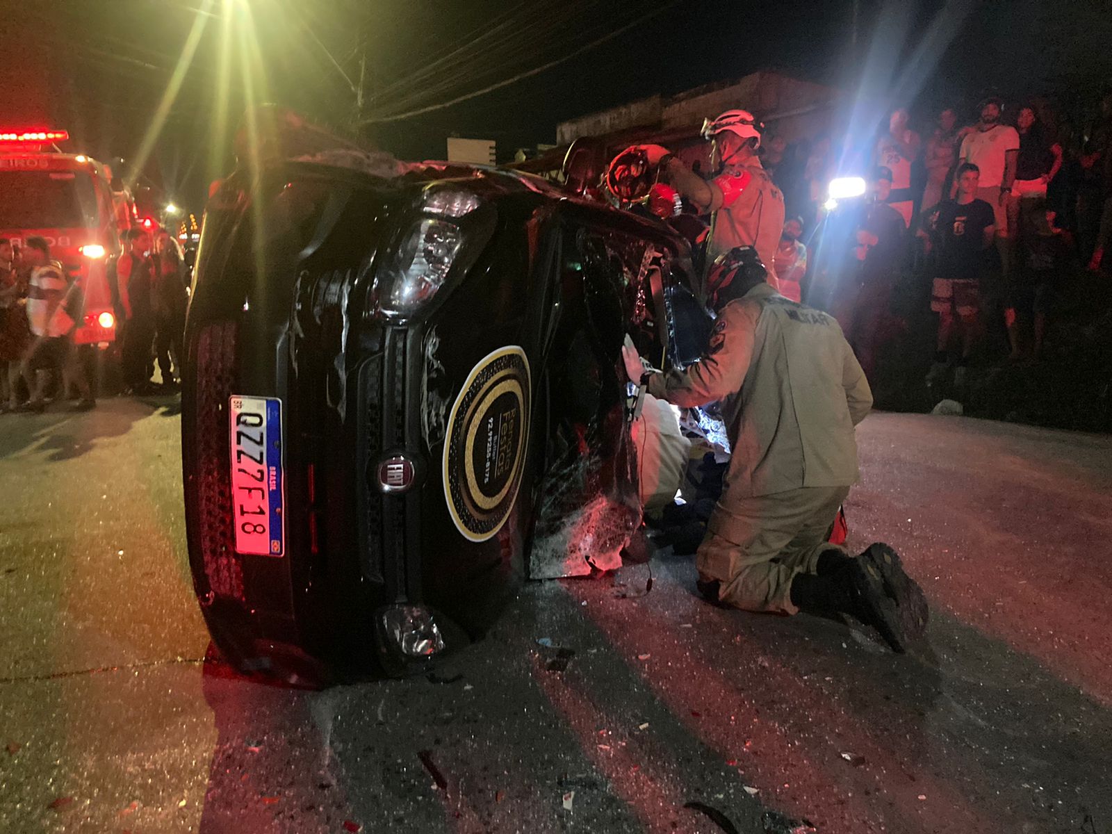 Assaltantes capotam veículo durante perseguição policial no Alfredo Nascimento