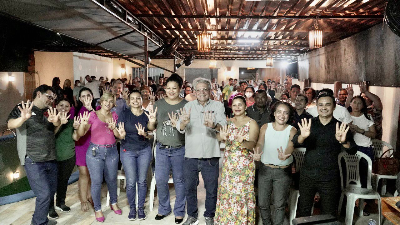 Pauderney Avelino relembra projetos realizados em sua gestão na educação