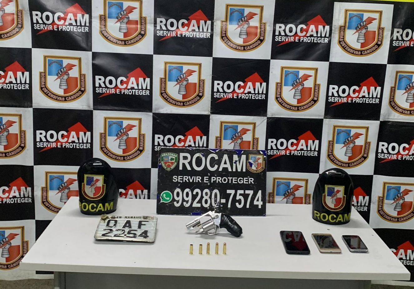 Dupla é capturada após assaltos no Aleixo e um deles é baleado ao trocar tiros com a PM