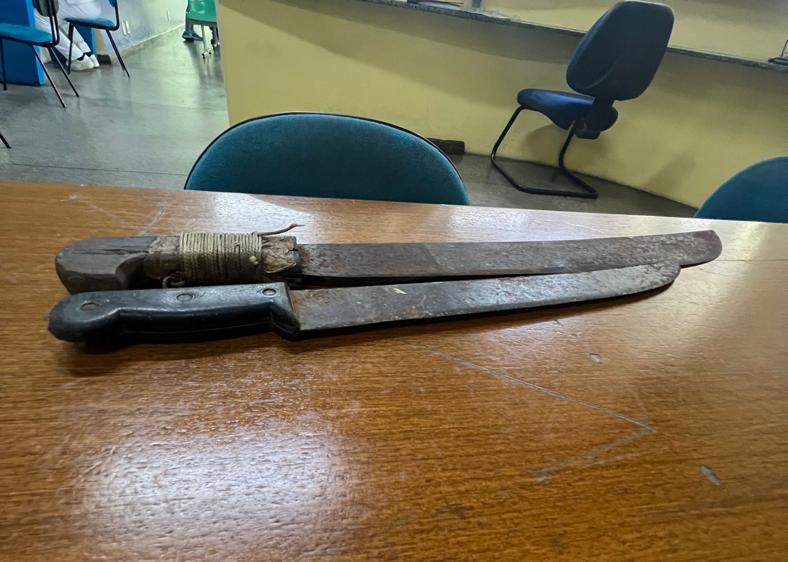 Mulher é agredida pelo companheiro com terçado e suspeito é preso na Zona Sul de Manaus