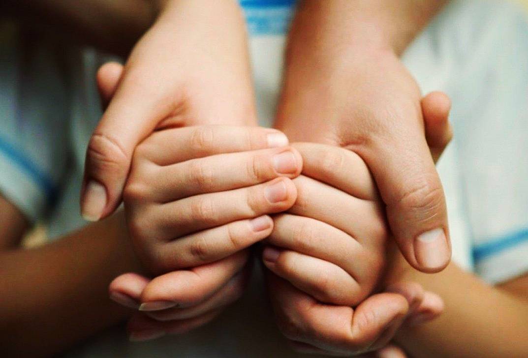 Pais de coração: casal homoafetivo celebra Dia dos Pais e realização de um sonho