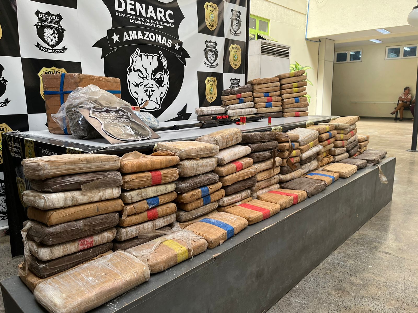 Criminosos são presos com 115 kg de drogas em Manaus