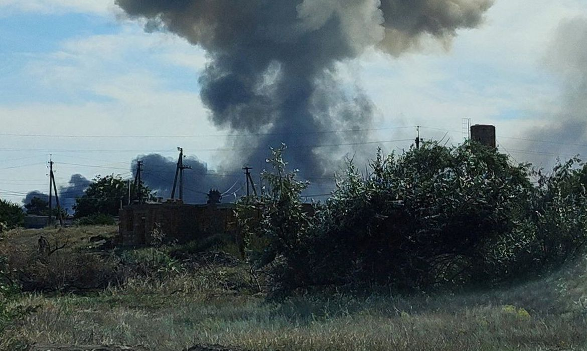 Explosão em base aérea russa na Crimeia deixa um morto e oito feridos