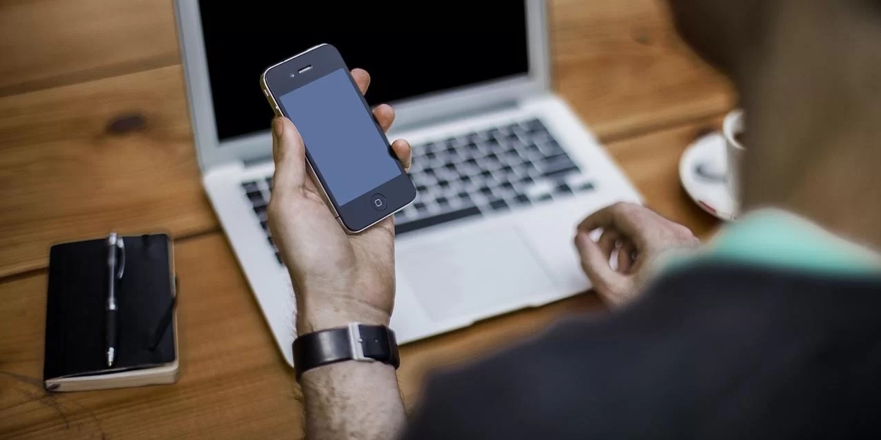 Homens de até 25 anos são mais suscetíveis aos golpes na internet, diz pesquisa