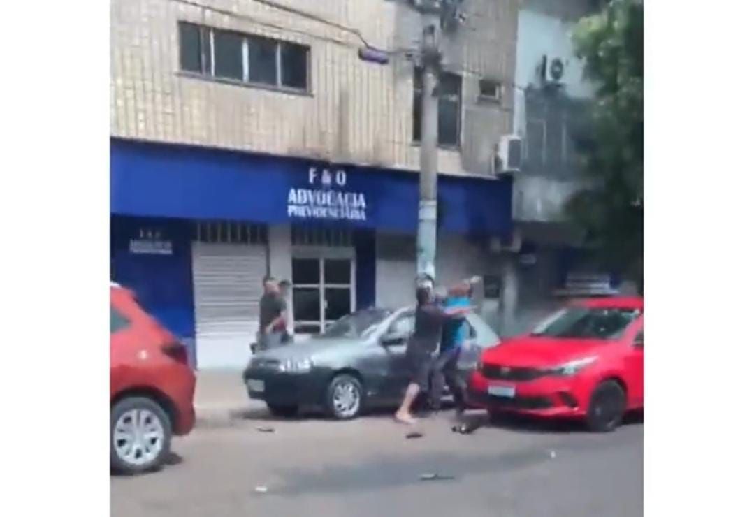 Vídeo: Fiscal da Zona Azul é agredido por homem no Centro de Manaus