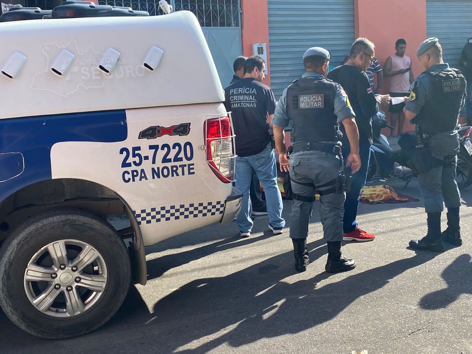 Jovem é executado enquanto deixava esposa em parada de ônibus em Manaus