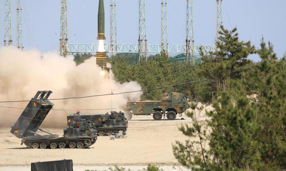 Coreia do Sul e EUA iniciam maiores exercícios militares em anos em reação à Coreia do Norte