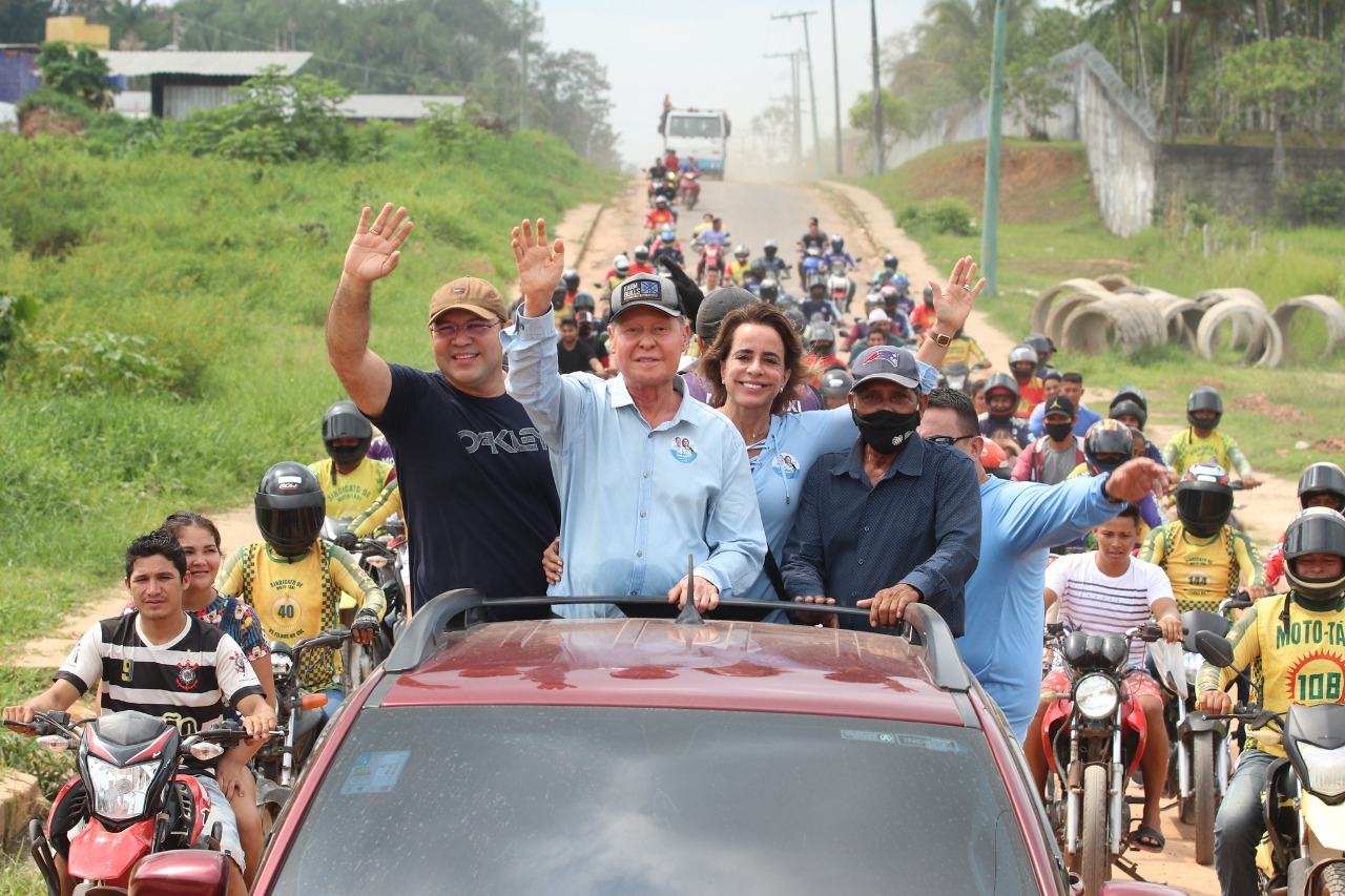 Arthur Neto reúne milhares de pessoas na praça pública de Tefé