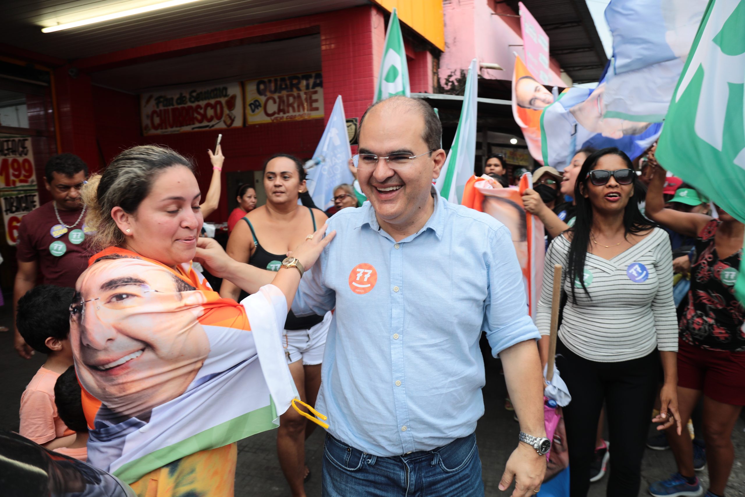 Ricardo Nicolau realiza caminhadas nas Zonas Norte e Oeste de Manaus