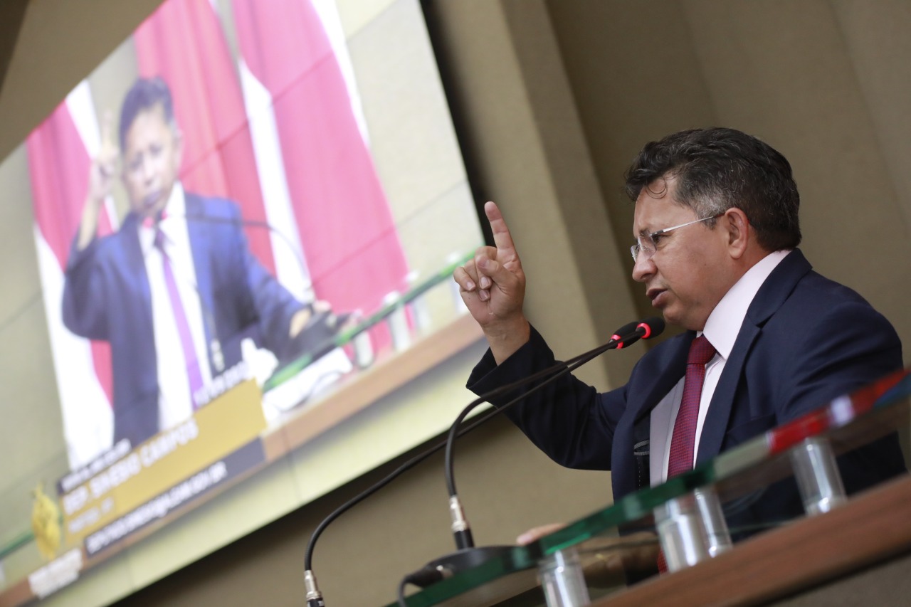 “Empresa sem vergonha”, dispara Sinésio Campos sobre Amazonas Energia