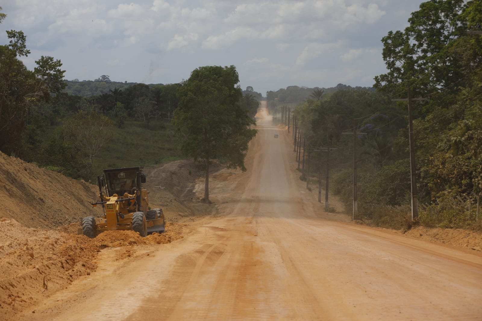 Governo do Estado recupera ramais na BR-174 para melhorar escoamento agrícola na zona rural de Manaus