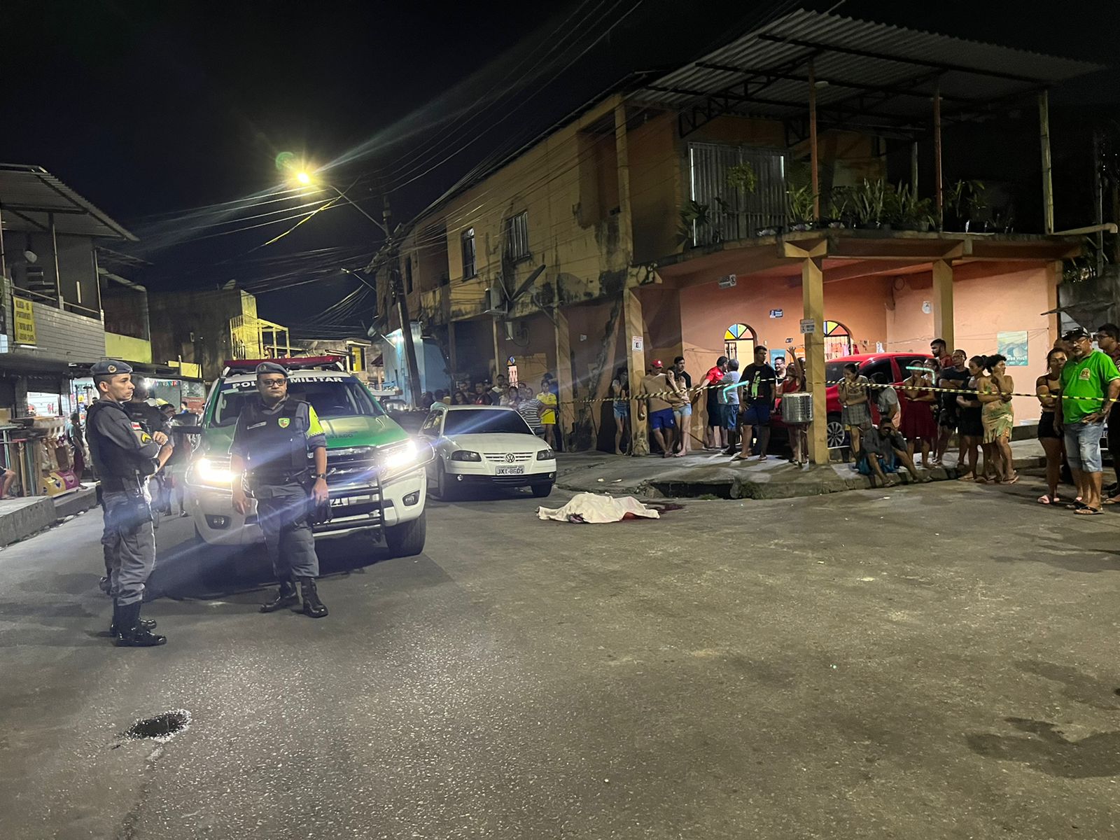 Homem é executado com mais de 10 tiros no Petrópolis