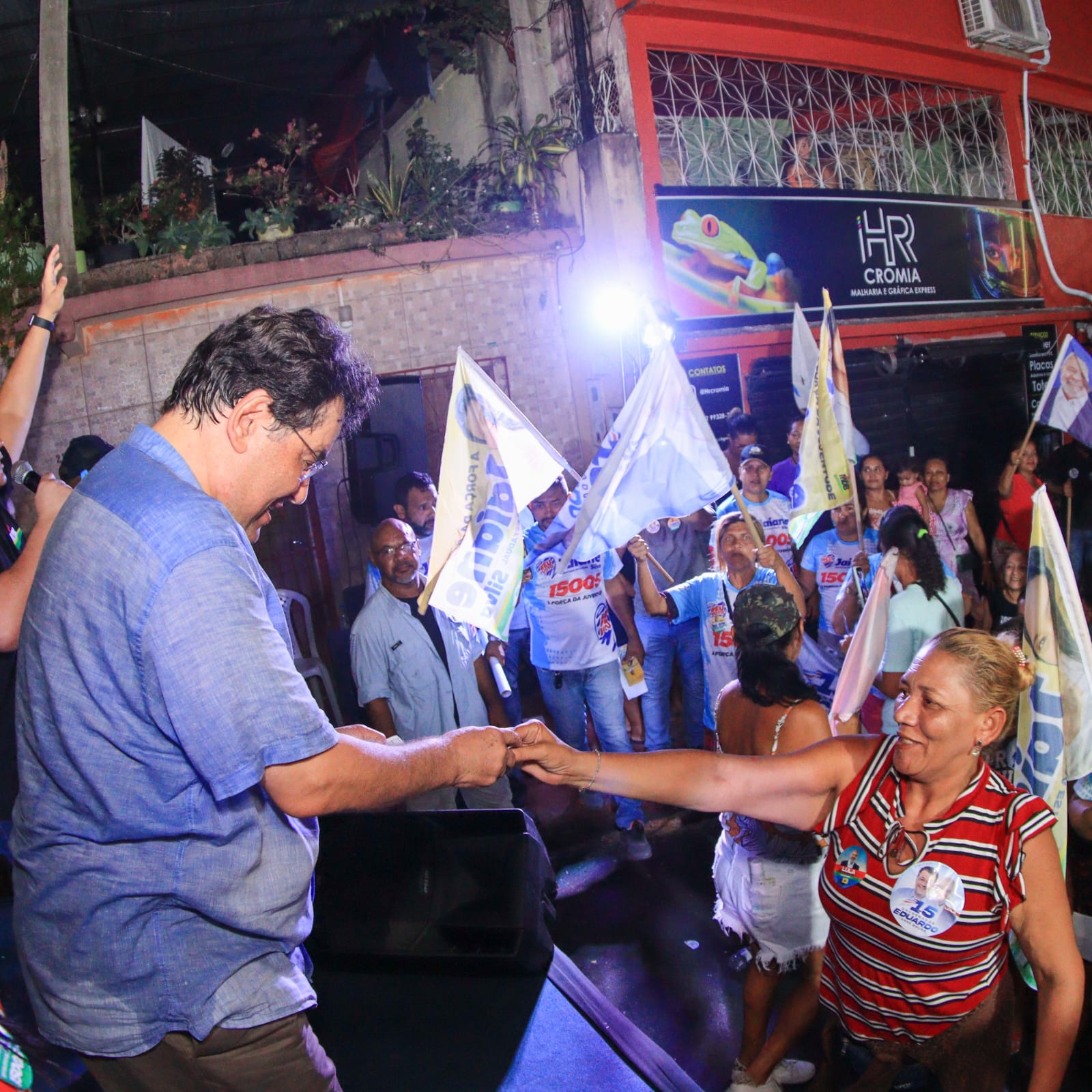 Eduardo Braga participa de reunião com moradores do bairro Alvorada