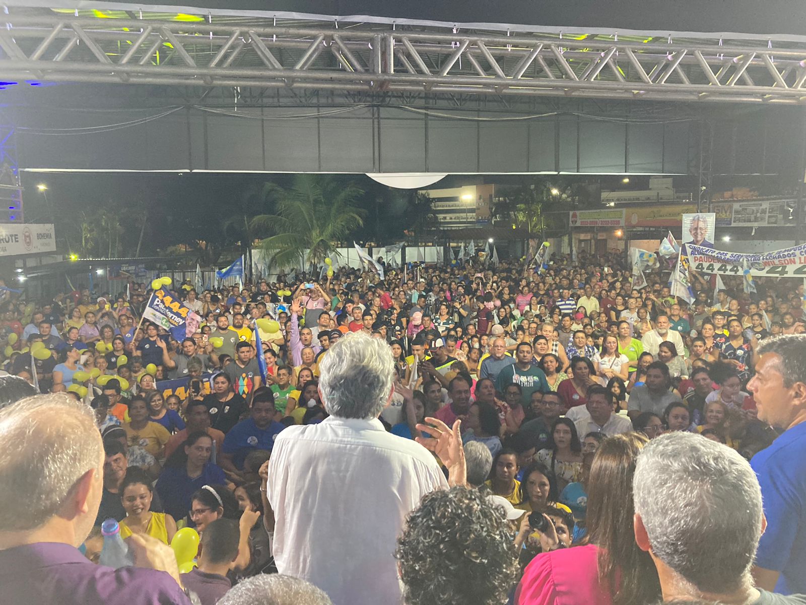 Pauderney reúne seis mil pessoas em comício com governador Wilson Lima em Manaus