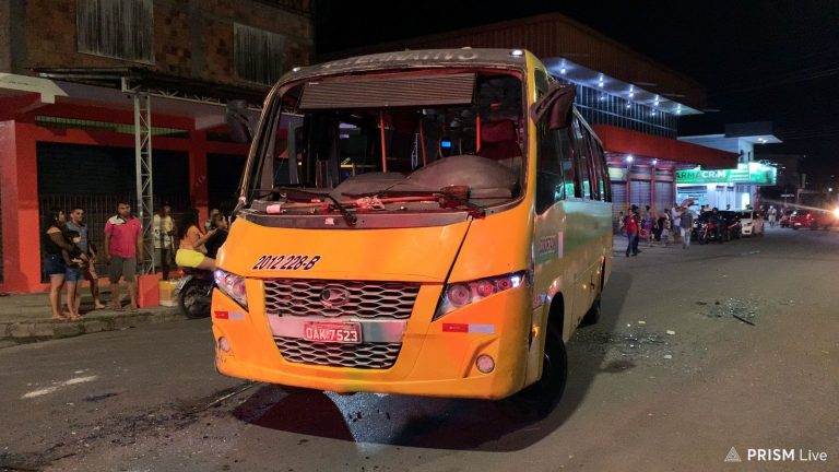 ônibus que causou acidente foi depredado pela população