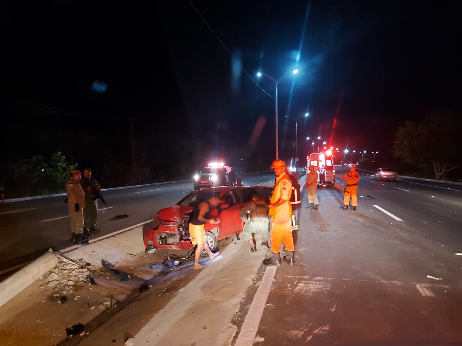 Mulher morre em grave acidente de carro na ponte Rio Negro