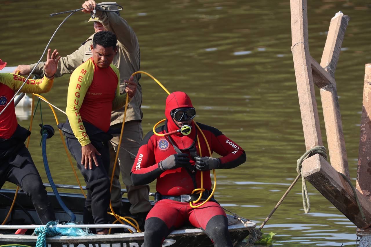 Buscas por desaparecidos após queda de ponte na BR-319 seguem nesta sexta-feira (30)