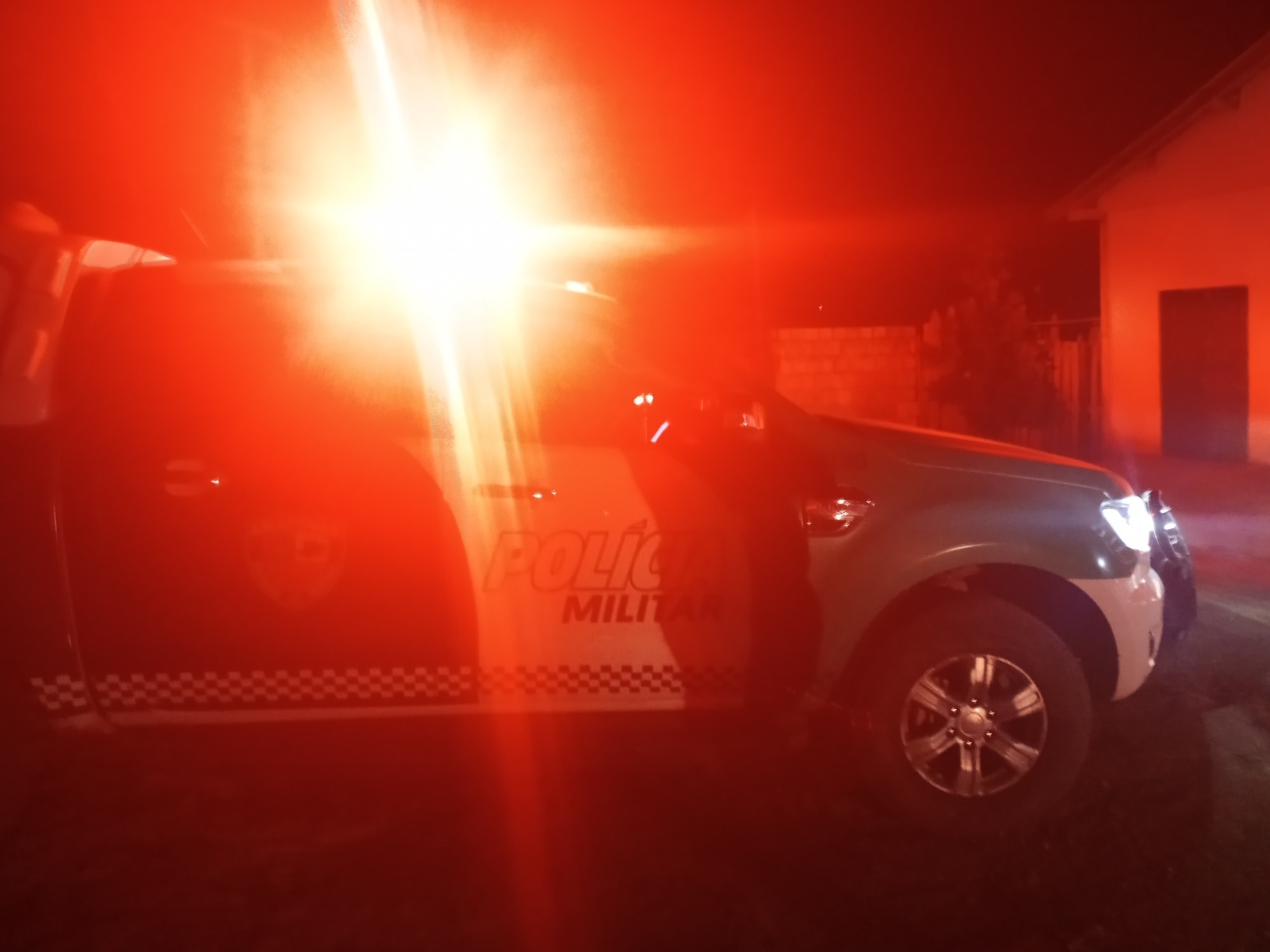 Homem morre com tiro nas costas e casa é incendiada em Maués