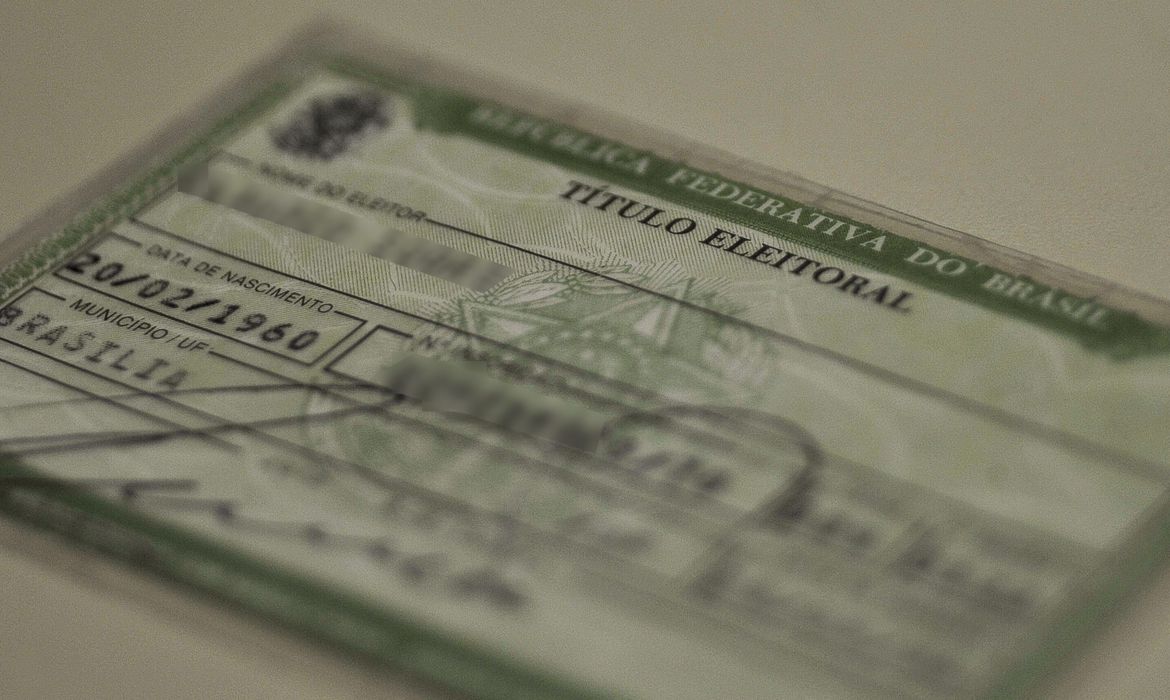 Termina prazo para tirar versão impressa do título eleitoral