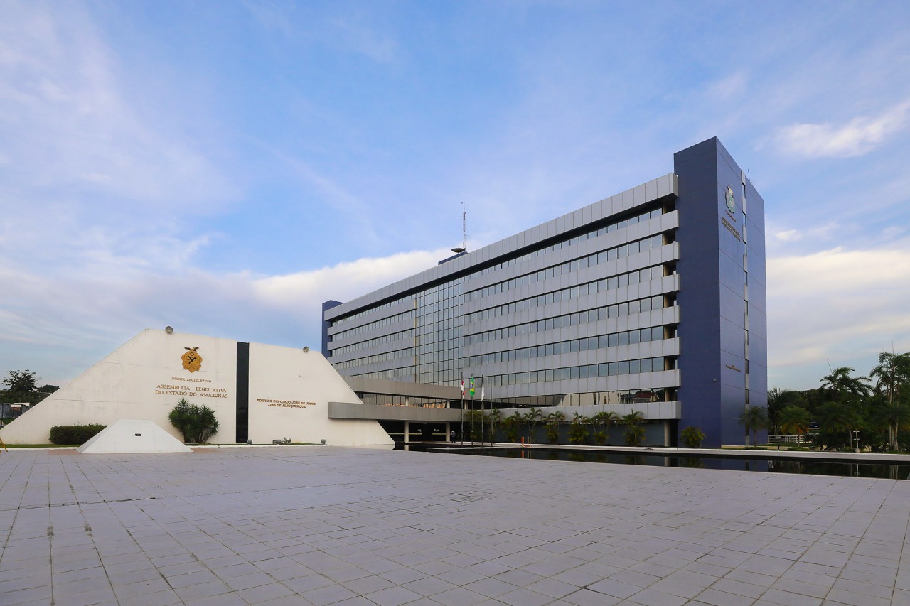 PL pretende garantir transporte intermunicipal gratuito no AM a alunos inscritos no Enem