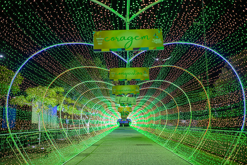 Decoração de Natal na Ponta Negra tem túnel de 130 metros com 30 mil  lâmpadas de LED - Portal Em Tempo