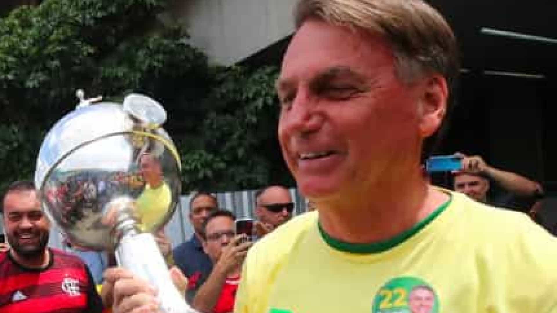 Bolsonaro faz média com jogadores do Flamengo no Rio de Janeiro