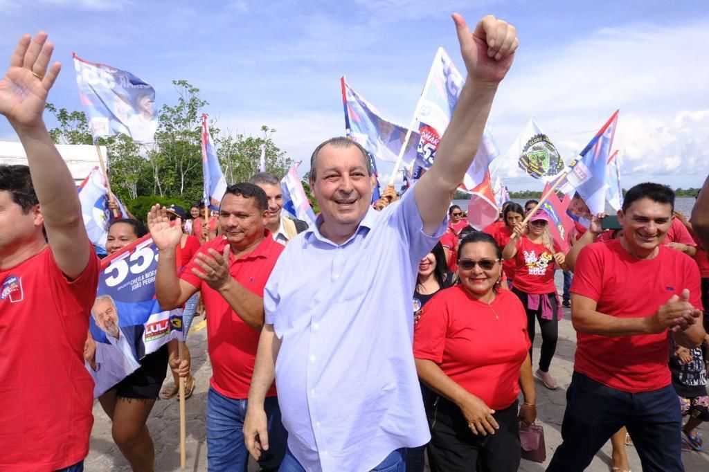 Omar Aziz é eleito para o Senado após vitória histórica