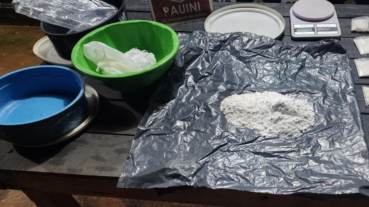 Policiais civis e militares de Pauini prendem dois homens por tráfico de drogas