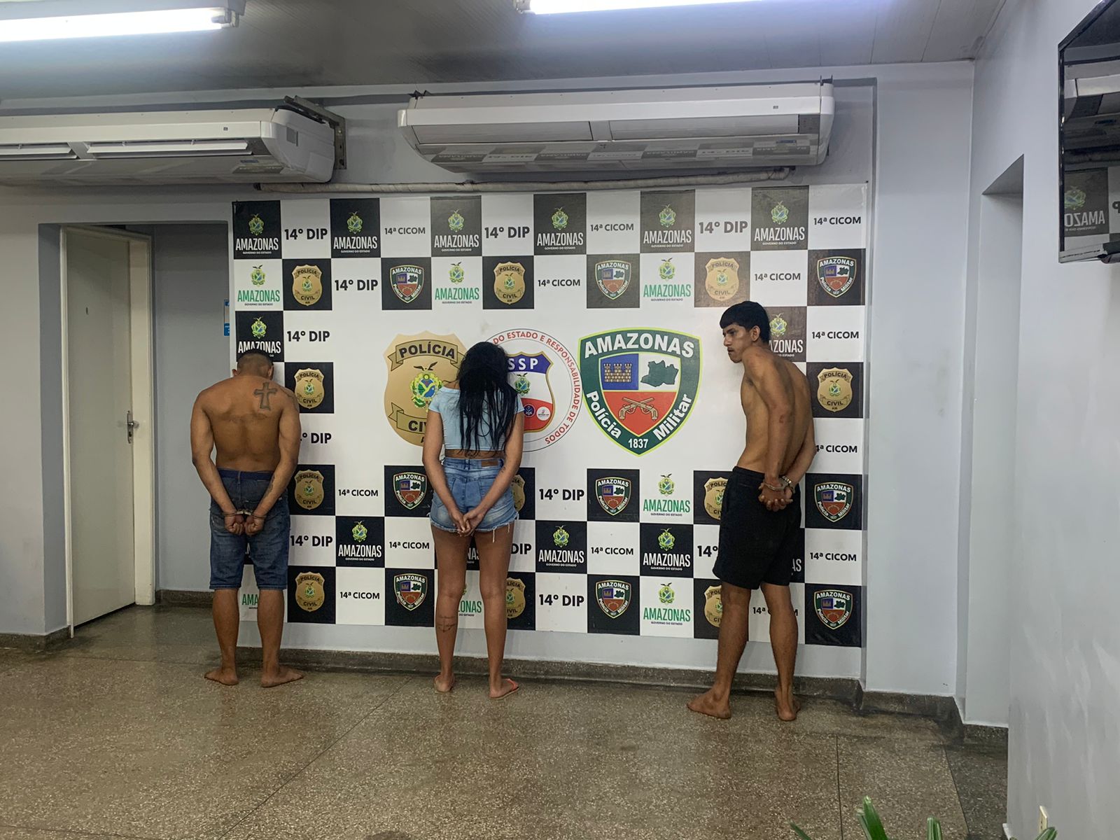 Trio é preso com armas e R$ 6 mil em espécie na Zona Leste de Manaus