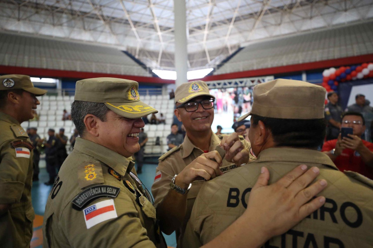 Governo promove 234 policiais e bombeiros militares no Amazonas