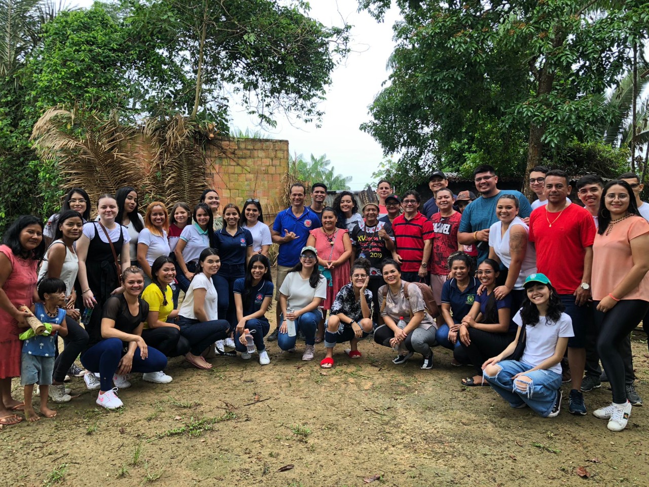 Universitários realizam ação sobre câncer de mama em aldeia indígena de Manacapuru