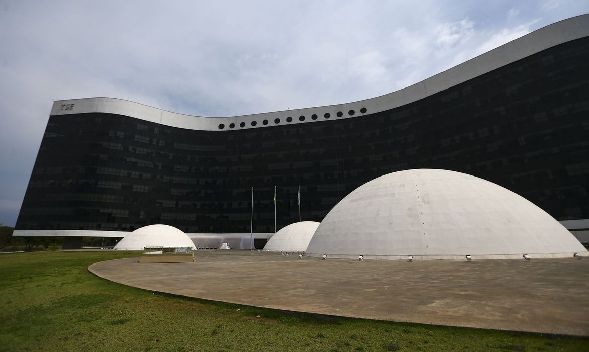 TSE concede a Lula 24 direitos de resposta contra Bolsonaro